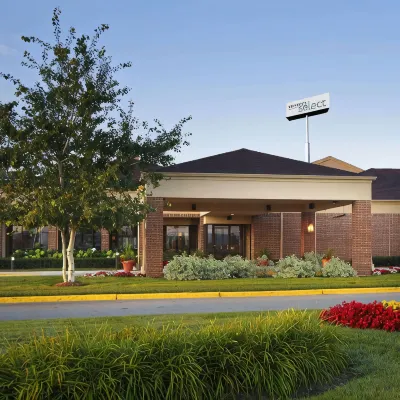 AmericInn by Wyndham Brookfield Отели рядом с достопримечательностью «Милуокский зоопарк»