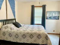 Eagle's Landing on the Rock River, Pontoon Available to Rent - 3-Star