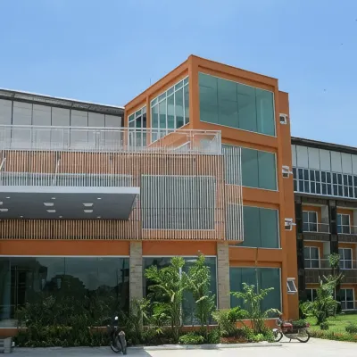 Chawlada Hotel Hotels near Wat Yai Chai Mongkol