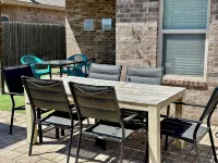 Matador Arena + Hot Tub + Game Room + 4Br Sleeps 14 + 4 Min to Loop - Bungalows