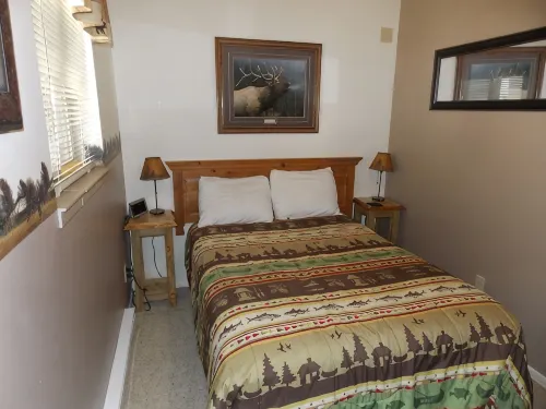The Madison Cabin in West Yellowstone, MT - Chalets