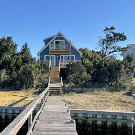 Emerald Isle, NC!  Sound Front Cottage - 3 minute walk to beach!!