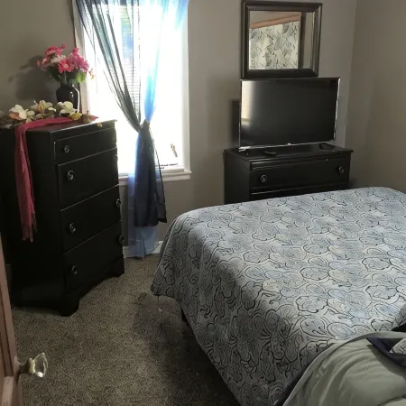 Main Floor 2 Bedroom, 1 Bath, Easy Walk to Mayo Clinic, Trails, Parks, Shopping