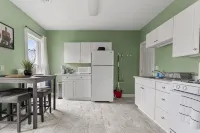 Comfortable 2 bedroom king suite/ - 3-Star