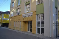 Arta Hotel - parking