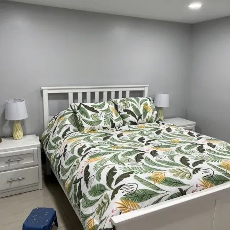 Lovely comfy clean apartment. Close to State parks/ beaches/ restaurants.