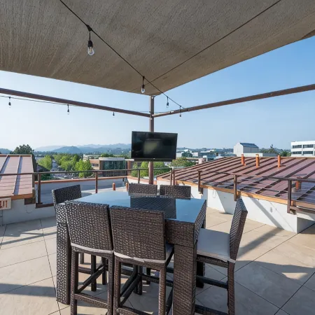 Pet-Friendly Walnut Creek with Rooftop Hot Tub