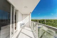 Modern 2BR/2BA with Balcony- Directly Across from the Beach