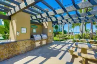 Luxurious and Spacious Condo steps from the Beach - Fitnessstudio