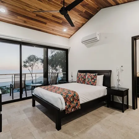 Casa Montaña - Majestic Ocean Views at Dominical Hills