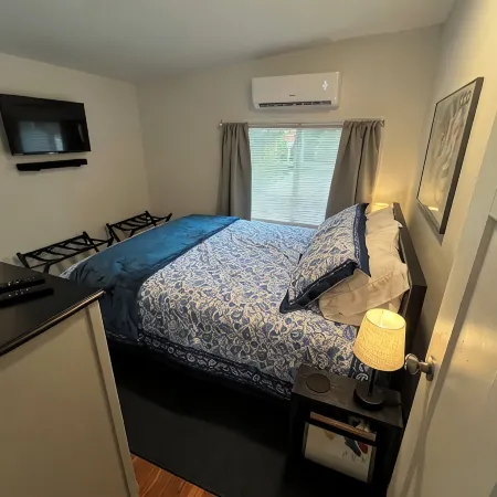 Stay at this charming one bedroom cottage and enjoy exploring the Finger Lakes.