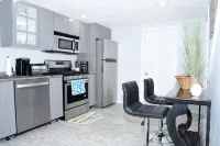 Modern Beachside Space - Near Boston/Airport/Train - Homestays