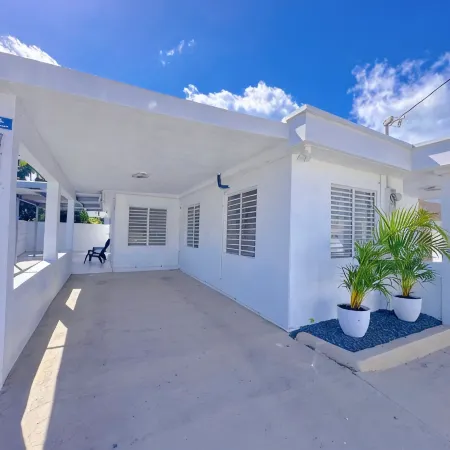 Charming 3-bedroom Beach House with AC and WiFi near Arecibo's best beaches.