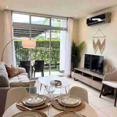 Prime Location 2 BDR Apt, Pool, GYM, ground floor, Walkable to Everything Others