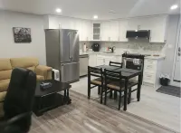 Beautiful 2-bedroom Guest Home in Guelph - piscine