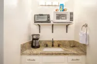Chic Aloha Studio in Superb Princeville, w/AC & WiFi Explore Beautiful Napali! - 3-Star