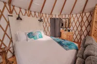 Peacock/River Yurt Village/Couples Yurt/Hot Tub/Close to Town! - Chalets