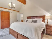 Dover Dreamin’ – Lake Life starts here! 3BD, 3BA Retreat, Steps from the Water Hotels in Dover