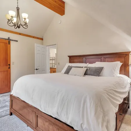 Dover Dreamin’ – Lake Life starts here! 3BD, 3BA Retreat, Steps from the Water