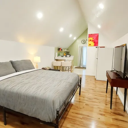 Chic studio with WiFi and AC in serene Springville