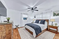 The Mid-Century Retreat - Boutique