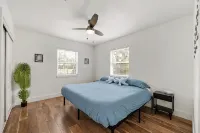 2BR on Swinton - 1 Mile to Beach, 1 Block to Ave - 4 tähden