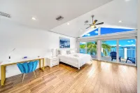 Waterfront Antique Mansion! Heated Pool+Hot Tub! - พร้อมระเบียง
