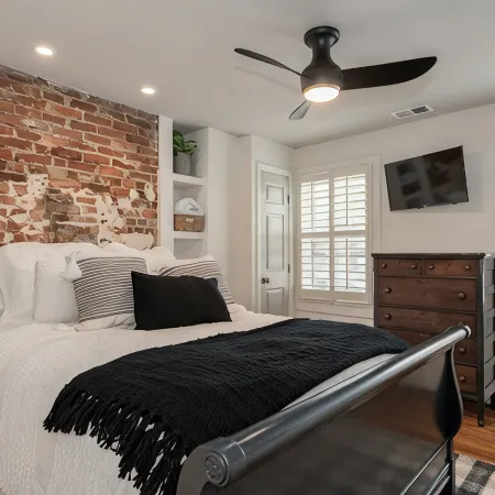 Walk to the Naval Academy and Historic Annapolis.  Private Parking at the Home.