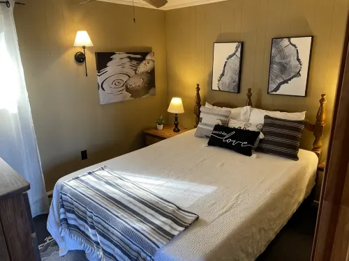 Rustic Riverfront Getaway Directly On The River!!  You can't get any closer! - Wi-Fi