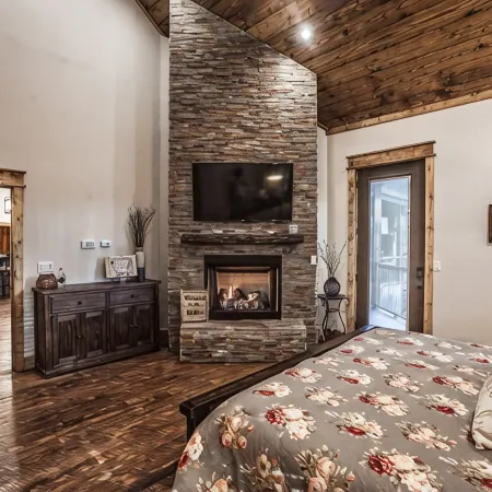Lusa Nita Retreat – Luxe Lodge w/ Hot Tub, Sauna & Stunning Outdoor Living! Hoteles en Broken Bow