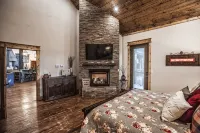 Lusa Nita Retreat – Luxe Lodge w/ Hot Tub, Sauna & Stunning Outdoor Living! - 5-Star