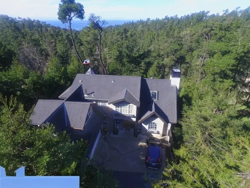 Cambria Ocean View Tudor on Forested Preserve - バルコニー