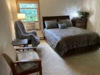 Hottub, Sauna, Deck, Backyard, Hi-Speed Internet - 3-Star