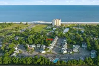 Beach house, 1.5 blocks from beach, 3bd, 3 bath - 4 ดาว