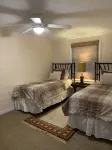 2/2 CABIN Directly on the Weeki Wachee River, Kayaks and a Canoe for Family Fun! -  Privatzimmer