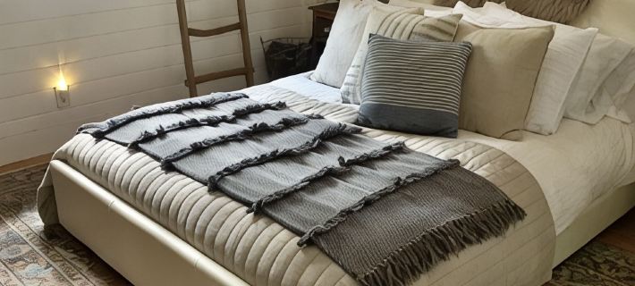 Cozy Cottage Cabin with Wood Burning Fireplace - Pet Friendly! Charming Updates! Hotels in Cloudcroft
