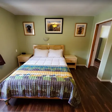 {Forget-Me-Not Inn} Alaskan Waterfront Vacation Rental (Eagle Suite)