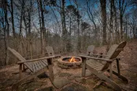 Large Family Getaway Cabin w/Hot Tub + Game Room - Minutes to Blue Ridge - Tiny houses