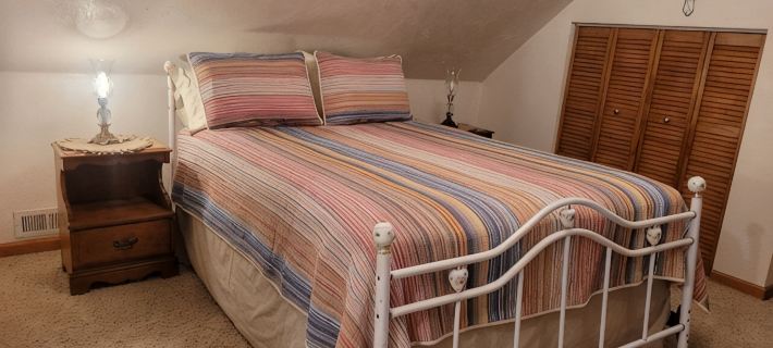 Cozy, Walk  to Town, Pet Friendly, 2 Bd 2 BTH, Mnt View, Deck-Grill-Wildlife 特勒縣酒店