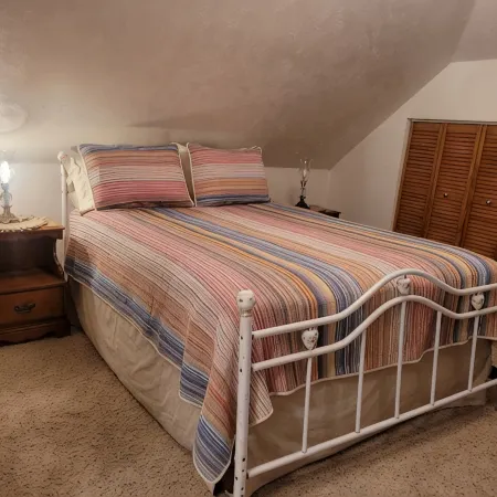 Cozy, Walk  to Town, Pet Friendly, 2 Bd 2 BTH, Mnt View, Deck-Grill-Wildlife