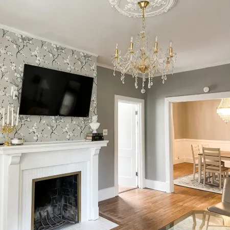 The Chandelier Loft of Midtown - Near It All!
