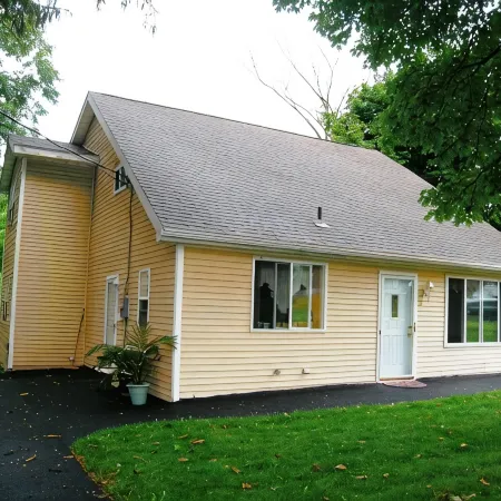Pristine Cape Cod on the Creek! 4 Large Bedrooms - 6 Guests