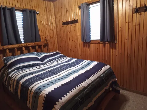 Lake Front Cabin in Quiet Cove - Homestays