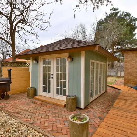 Amazing outdoor deck & kitchen, large home, central to all of Abilene!
