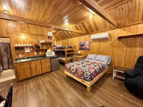 Northern Maine Cabin - Trails - WiFi - AC - 샬레 호텔