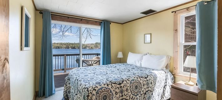 Beautiful lakefront Summer Lake House & Ski Cottage near Mt. Sunapee Hotels in Merrimack County