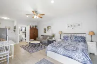 The Hen House: Enchanted Casita Near Downtown Phoenix - Bungalows