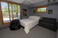 Beaches, decks and fun in the sun!! Sleeps 16+! VERY CLOSE to Lake Michigan! - 3-stjärniga