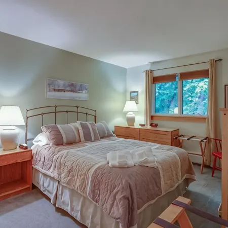 Luxurious MTN Retreat - On site Spa & Pool.