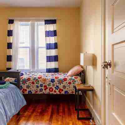 Spacious family friendly 3BR 1st FL apt. Kelly SQ, collages & universities Rooms